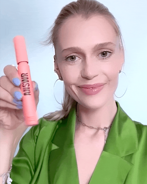 woman showing ANSWR  flyaway control stick on babyhairs